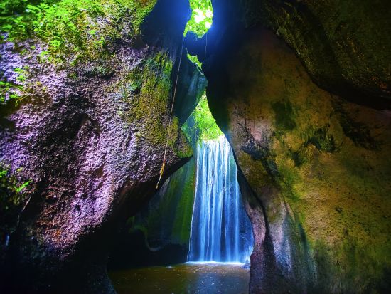 【貸切】バリ島パワースポット巡り　人気の滝スポット2選＋パンリプラン伝統村＋キンタマーニ高原ツアー＜1日／日本語ガイド／昼食付＞