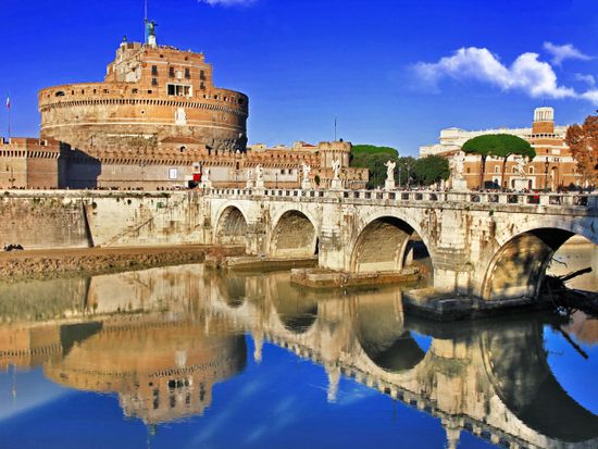 Italy_Rome_Castel_Sant_Angelo_shutterstock_130998215