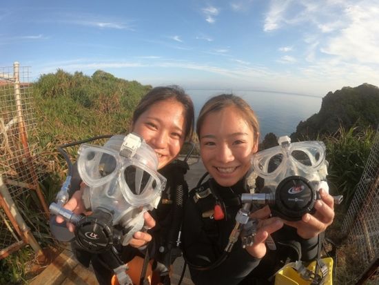 真栄田岬ビーチ体験ダイビング　快適フルフェイスマスク＆ガイド完全貸切で熱帯魚満喫！＜カメラ・駐車場・シャワー無料／グリーン・フィンズ認定店＞byマリンクラブナギ