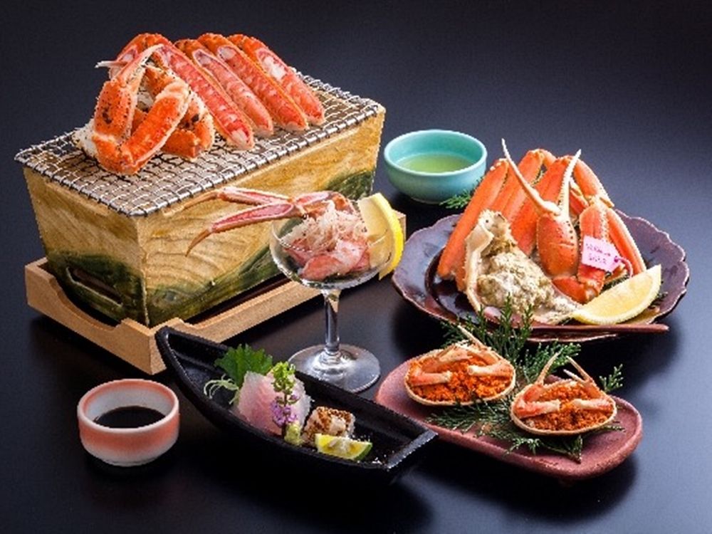 かにバスツアー 夕日ヶ浦温泉「はなれ櫂」1泊2日 夕・朝食付 松葉ガニ付カニ会席を堪能<2月~3月/難波・大阪・新大阪発>by 神姫観光 LIMON