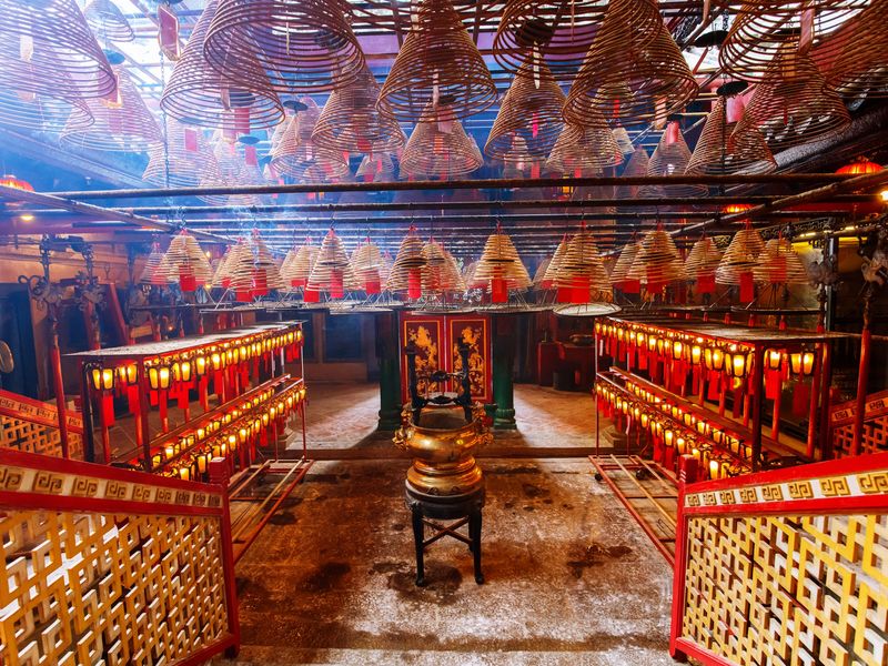 Hong Kong_Man Mo Temple_shutterstock_306658982