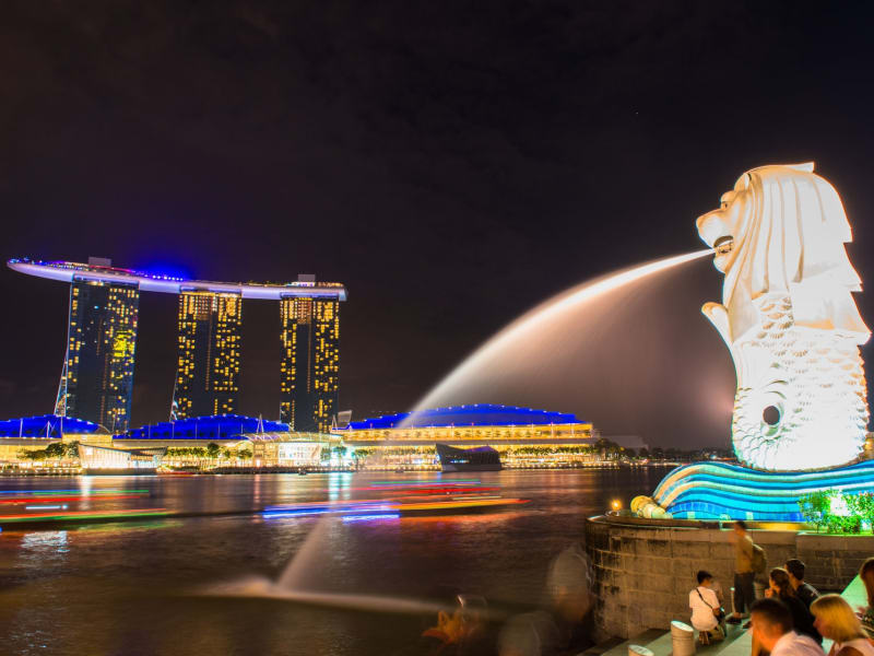 Singapore_Merlion_Marina Bay Sands_Night_Illuminated_123RF_73337494