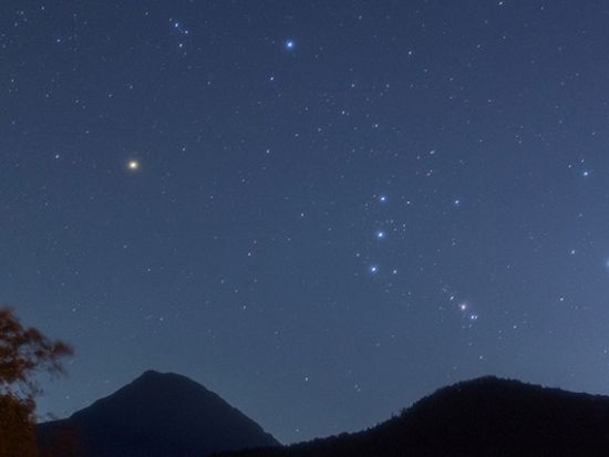 知床ナイトスノーシューツアー 静まり返った夜の森と無数の星々…幻想世界で雪灯りハイキング＜90分／1～3月／ウトロ地区送迎付／斜里町＞by知床ネイチャーオフィス