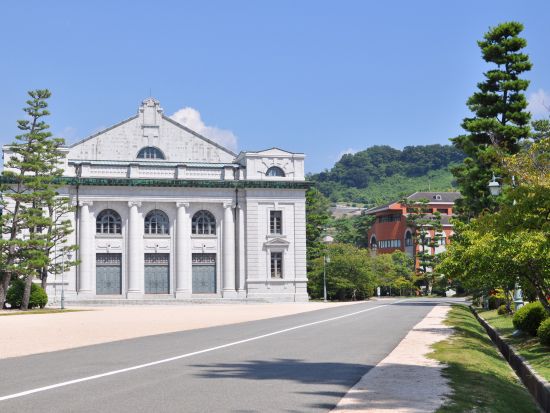 貸切観光タクシー 呉の名所周遊 大和ミュージアム＋てつのくじら館等＜4時間または6時間／1-6名／広島市内発着＞4名参加で1名8,275円～ byカープタクシー