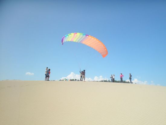 鳥取砂丘 パラグライダー半日体験 日本海を眺める砂丘の上を飛んでみよう！幼稚園以上のお子様から参加可能＜3時間／鳥取市＞by 鳥取砂丘パラグライダースクール
