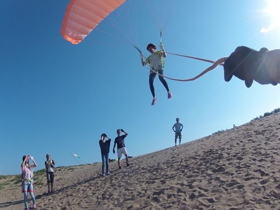 鳥取砂丘 パラグライダー半日体験 日本海を眺める砂丘の上を飛んでみよう！幼稚園以上のお子様から参加可能＜3時間／鳥取市＞by 鳥取砂丘パラグライダースクール