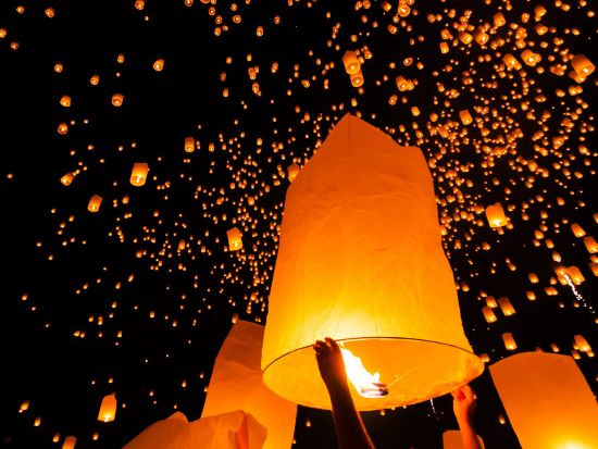 バンコク発 チェンマイ コムローイ祭り1泊2日宿泊ツアー　エアアジア利用　CADランタンフェスティバル＜ドンムアン空港発着＞