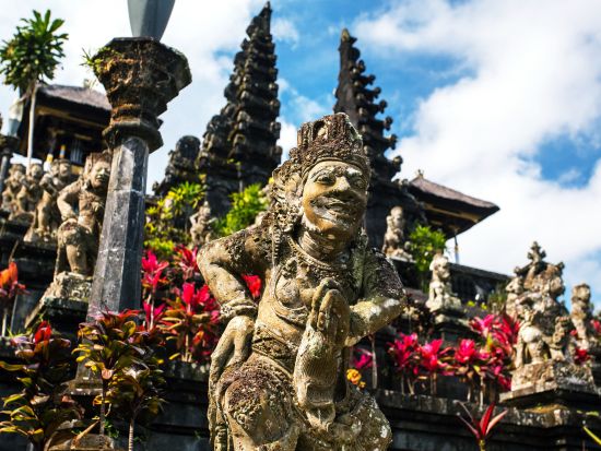 ブサキ寺院＆スマラプラ王宮（クルンクン遺跡）　300年の歴史がある古都散策ツアー ＜昼食付き／日本語ガイド＞by JTB