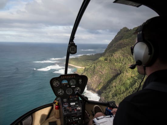 Hawaii_Big Island_Helicopter_shutterstock_1017129526