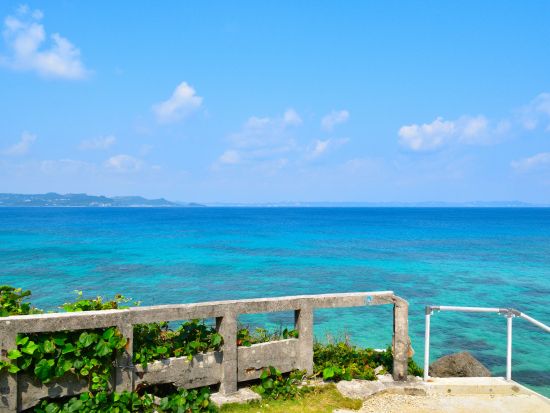 久高島パワースポット巡りツアー 琉球神話が残る神の島を地元ガイドと巡る！ 絶景の知念岬に立ち寄り　厚焼ポーク玉子おにぎり付き＜那覇市内ホテル無料送迎あり＞