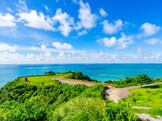 久高島パワースポット巡りツアー 琉球神話が残る神の島を地元ガイドと巡る！ 絶景の知念岬に立ち寄り　厚焼ポーク玉子おにぎり付き＜那覇市内ホテル無料送迎あり＞