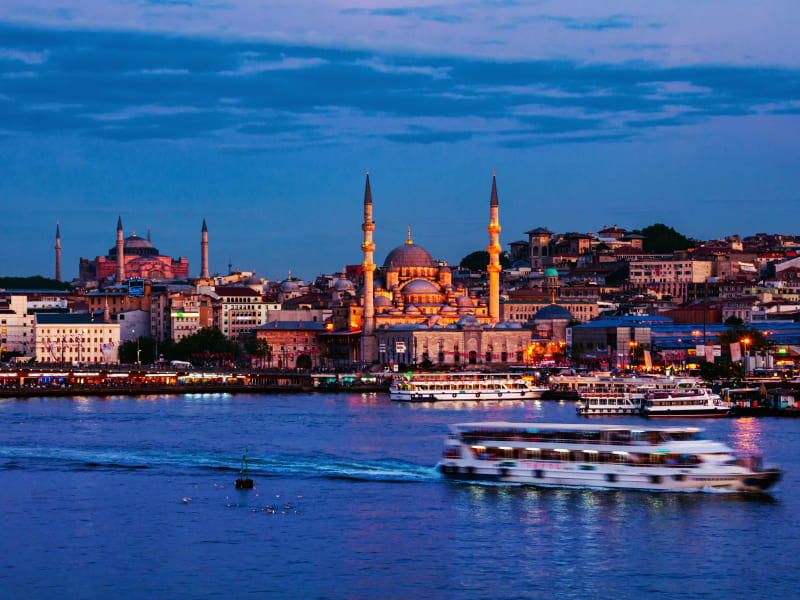 Turkey_Istanbul_Bosporus_shutterstock_1560051359