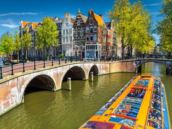1時間でアムステルダムをぐるっと1周！アムステルダム運河クルーズ＜日本語オーディオガイド／アムステルダム発＞