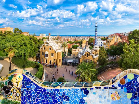 世界遺産サグラダ・ファミリア（エレベーター付）＆グエル公園＆カサ・バトリョ＆カサ・ミラ＆グエル邸　入場チケット事前予約 ＜1日または2日券／昼食付き＞