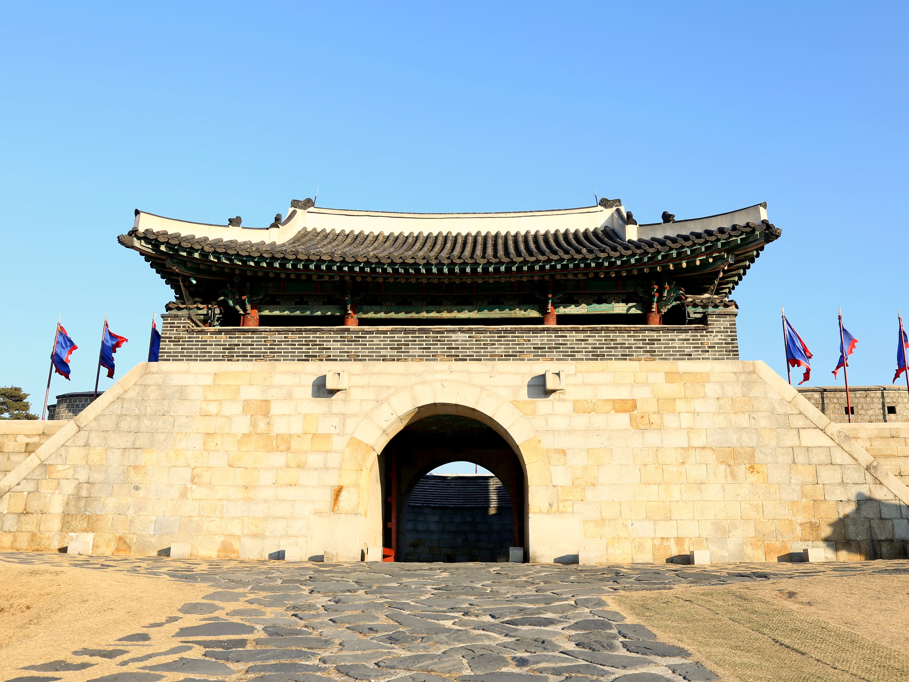 ソウル郊外観光ツアー 世界遺産・水原華城＋韓国民俗村 韓国歴史ドラマ