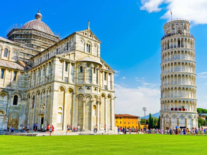 Italy_Pisa_Leaning_Tower_Pisa_Cathedral_shutterstock_535374544