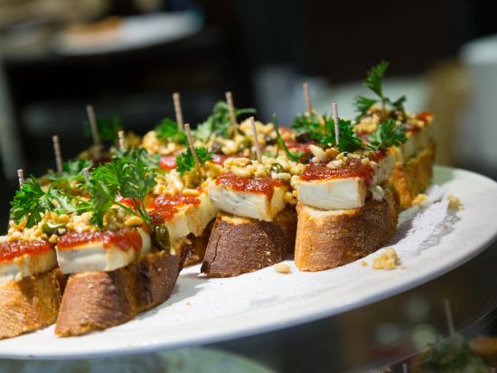 サンセバスチャン ピンチョスツアー　3軒のバル巡り＜ピンチョス6品ドリンク3品／日本語／サン・セバスチャン＞