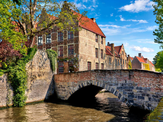Belgium_Bruges_Bridge_River_shutterstock_1020308062