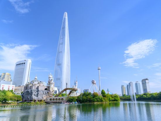 ソウル市内観光ツアー　景福宮＋守門将交代式＋北村＋青瓦台＋ソウルスカイ展望台＋コエックス・ビョルマダン図書館でたっぷり自由時間あり＜1日／日本語ガイド＞