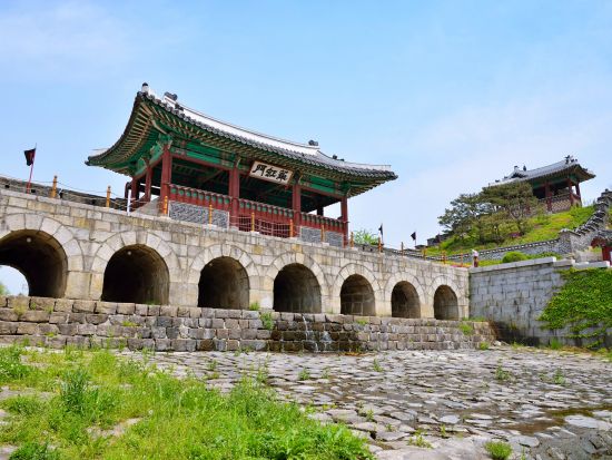 ソウル郊外観光ツアー　京畿道の3大世界遺産を巡る！南漢山城＋水原華城＋隆健陵＜1日／日本語ガイド／昼食付／ホテル送迎付＞