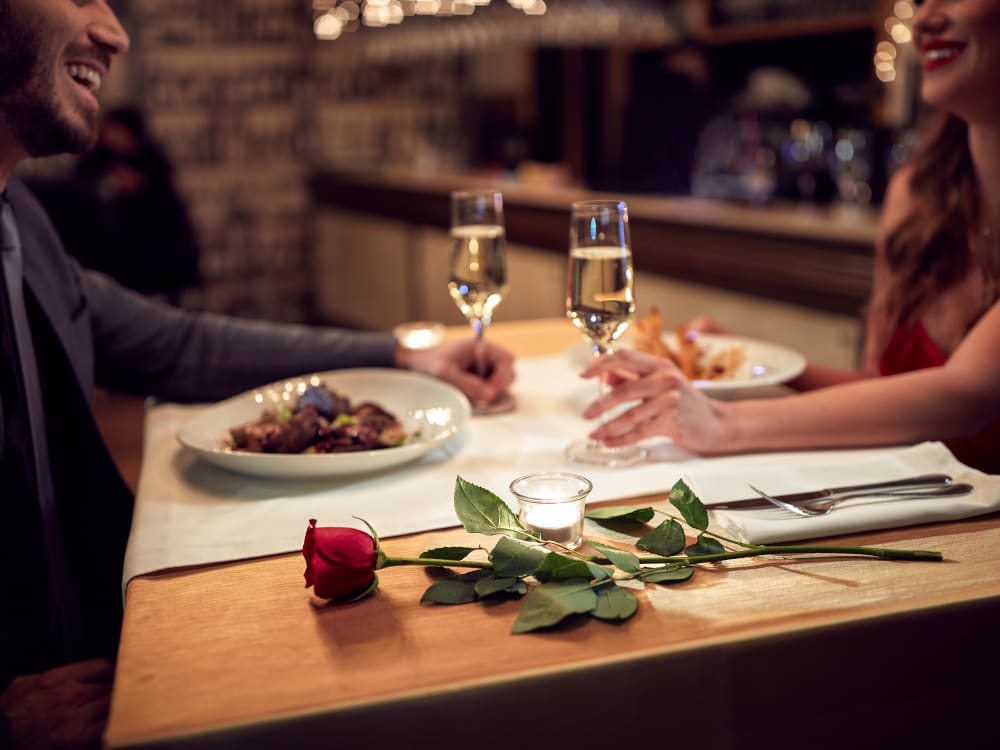generic_couple-dinner-romance_shutterstock_567010213
