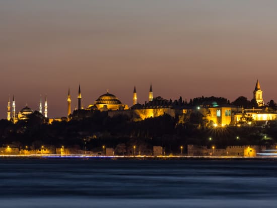Istanbul_Night-silhouette_shutterstock_221658553