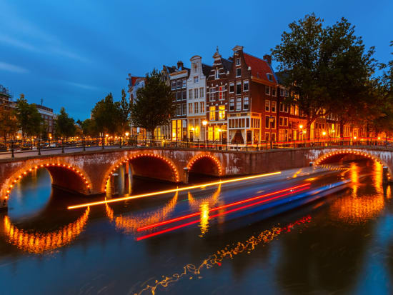 Netherlands_Amsterdam_shutterstock_119201479