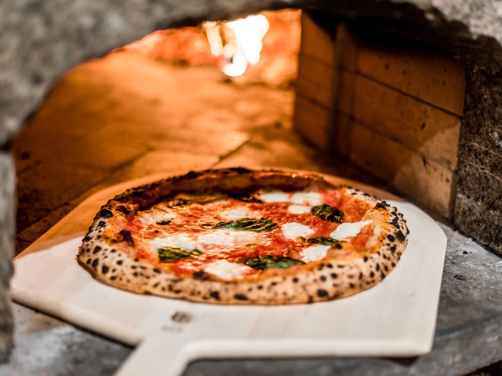 Italy_food_pizza_margherita_oven_shutterstock_355605911