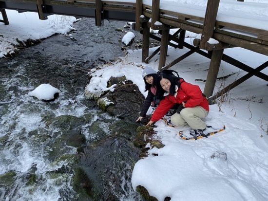 神の子池スノーシューツアー　冬は車では行くことのできない神秘的な神の子池を目指すスノーシューイング＜12～4月／網走市内＆斜里駅送迎付／斜里町＞