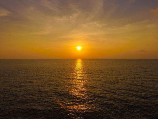 カタマランボートで行く！コーラル島＋ラチャ島サンセットツアー＜日本語ガイド選択可／貸切プラン有＞