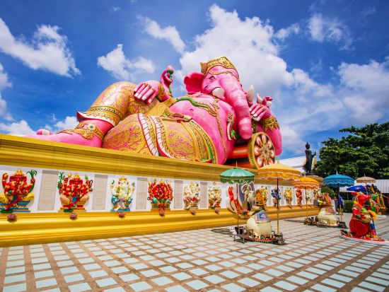 【貸切】バンコクフォトジェニック半日観光ツアー ピンクのガネーシャ＋ワットソートン＋バンパコン川の遊覧＜午前・午後／日本語／往復送迎／空港送迎可＞