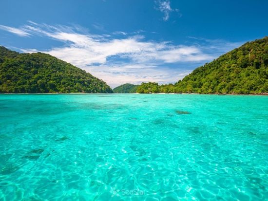 スリン諸島シュノーケリングツアー　国立公園上陸＋先住民族モーケン族村訪問＜1日／スピードボート／英語ガイド／昼食／送迎付＞