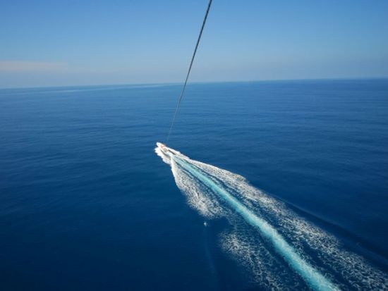 絶景パラセーリング 恩納ブルーを眺めながら空中散歩！カップル・ファミリーにもおススメ◎＜約1時間30分／恩納村発＞