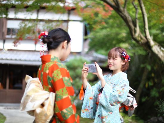 着物レンタル＆着付け体験　プロに着付けてもらった後は自由に宮島散策＜宮島＞