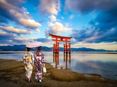 Japan_Hiroshima_Itsukushima Shrine_shutterstock_1269376666