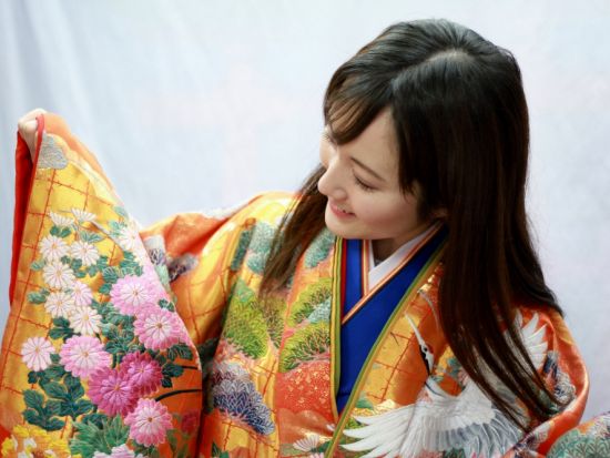 着付け体験 平安貴族の装いで記念写真 思い出に残るしゃもじへの写絵プランあり＜宮島＞