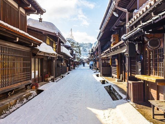 Japan_Gifu_Takayama_Old Town_Winter_shutterstock_414008956