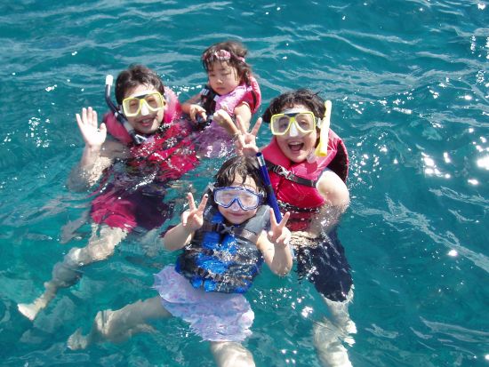 パラセーリング＋選べるイルカウォッチング＋オーシャンパーク or アクアウォーク＋無料シュノーケリング付＜日本語ガイド／送迎付き＞ by スキューバカンパニー