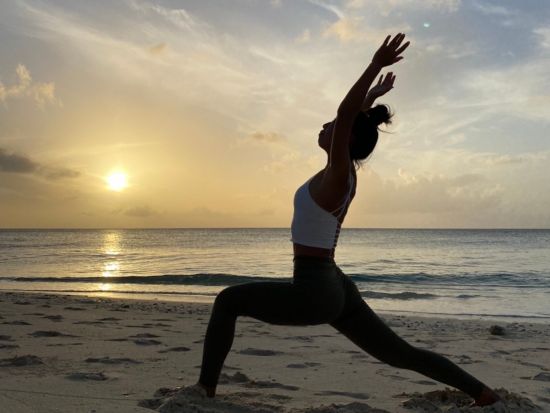 ビーチヨガ　波の音を聞きながら旅なかでもリラックス時間を＜モーニング or サンセット／宮古島＞byオーシャンキング