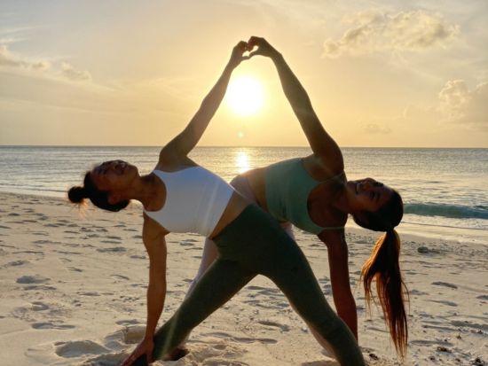 ビーチヨガ　波の音を聞きながら旅なかでもリラックス時間を＜モーニング or サンセット／宮古島＞byオーシャンキング