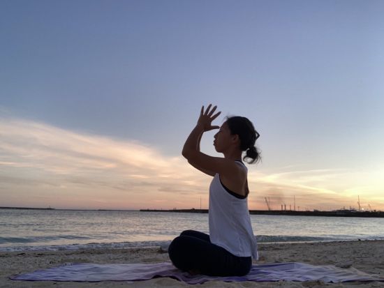 ビーチヨガ　波の音を聞きながら旅なかでもリラックス時間を＜モーニング or サンセット／宮古島＞byオーシャンキング