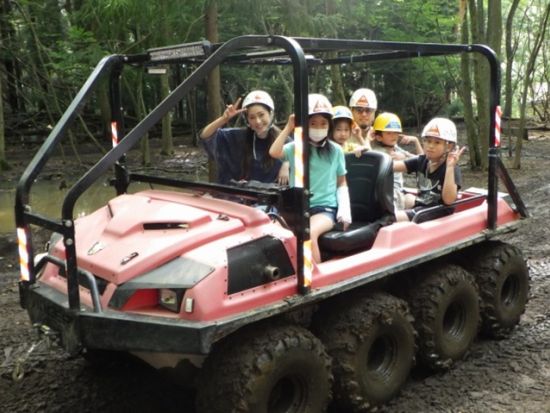 ATVバギー乗車体験　富士山麓を大迫力で駆け抜けるツーリングは免許なしでも参加可能　8輪バギー体験乗車なら5歳からOK＜1～2時間／午前・午後／富士河口湖町＞