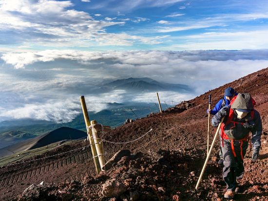 締め切り間近 21年開催 世界遺産 富士山 登山 登頂 1泊2日ツアー ご来光 貸切 中高年限定など選べるプラン 7 9月 初心者向け 新富士駅送迎付き 山梨の観光 遊び 体験 レジャー専門予約サイト Veltra ベルトラ 締め切り間近 21年開催 世界遺産 富士山 登山 登頂 1泊2日ツアー ご来光 貸切 中高年限定など選べるプラン 7 9月 初心者向け 新富士駅送迎付き 山梨の観光 遊び 体験 レジャー専門予約サイト Veltra ベルトラ