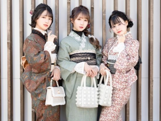 着物レンタル 大人可愛いシンプル着物からレトロモダンなアンティーク着物まで！はんなり優雅な装いで古都散策♪＜京都駅前店＞by VASARA