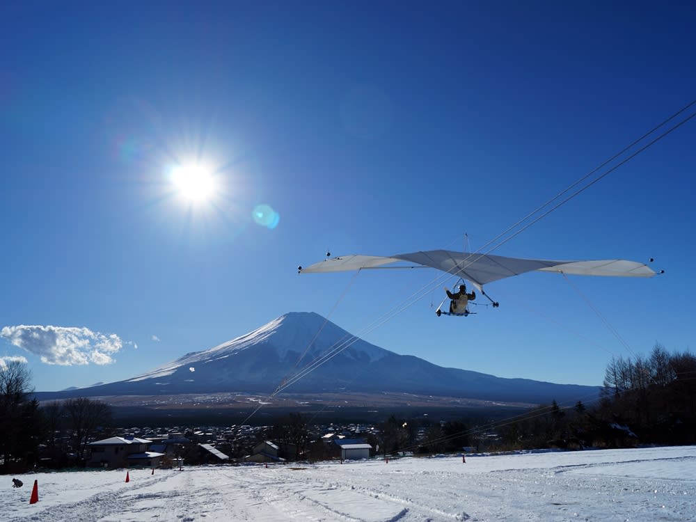 ハンググライダー体験 トーイングでお手軽飛行体験 凧になった気分で空中飛行の世界へ 0歳から参加可 午前 午後 忍野村 山梨の観光 遊び 体験 レジャー専門予約サイト Veltra ベルトラ