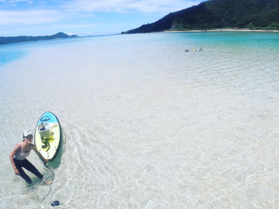 奄美ブルーの海でSUPツアー　船で秘境「コウトリビーチ」＋かくれ浜へご案内！美しい海でSUP体験 ＜龍郷町＞by ON SHORE