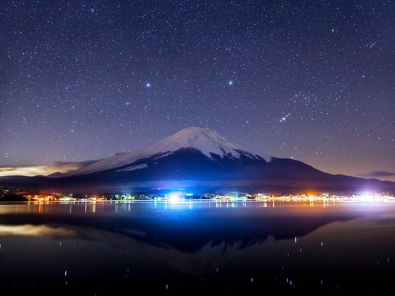 富士山麓 星空観察ツアー 地元の星マスターが星空を解説 大人から子供まで楽しめる ガイド付 山中湖村 山梨の観光 遊び 体験 レジャー専門予約サイト Veltra ベルトラ