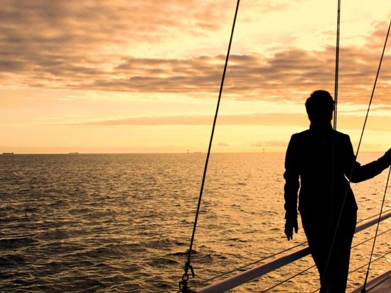 サンセットセーリング　アペタイザー＆アルコール3杯付き ＜ホロレアカイ号／コオリナ発＞