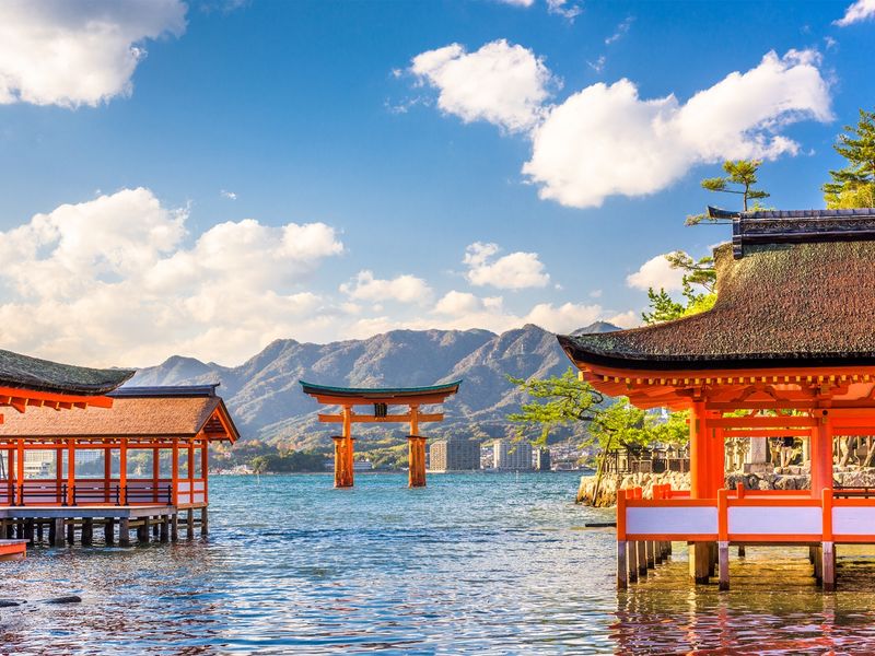 Hiroshima_Itsukushima Shrine_shutterstock_685846135