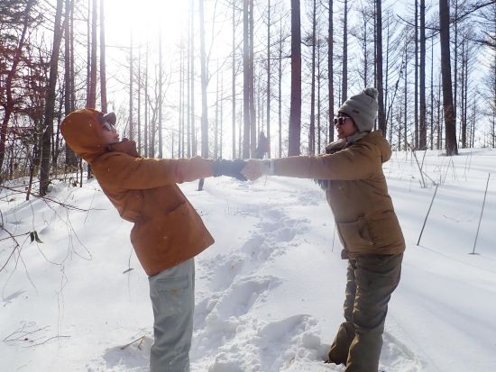 スノーシュー＆スノーモービル体験　雪遊びをたっぷり満喫♪温泉付きプランもご用意！＜12～3月／中学生以上参加可／軽食付き／富良野＞